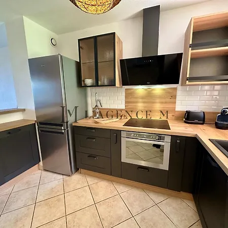 Apartment Manuro - Duplex Avec Jardin Et Parking Prive, Vue Citadelle Et Calvi (Corsica)